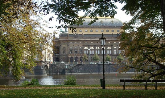 Перед Национальным театром в Праге установят сауну