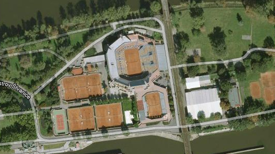 Один из старейших теннисных кортов в Праге