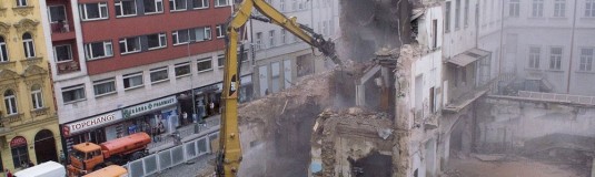 В центре Праги снесли бывший печатный дом